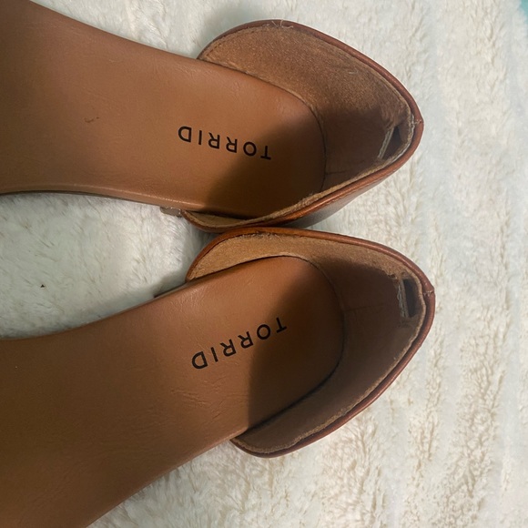 Women’s strappy slip on brown torrid sandals size 10 - Picture 3 of 5